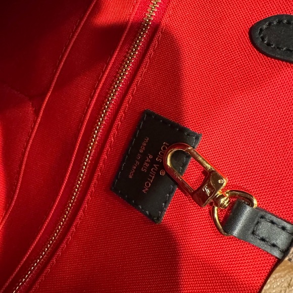 Louis Vuitton OnTheGo Tote/ Medium size in perfect condition like new. - Picture 13 of 14